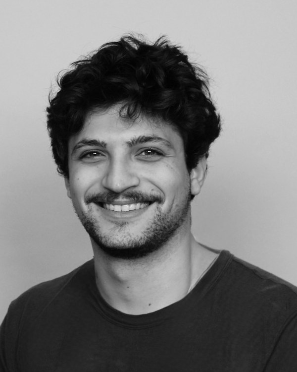 Beni Yorohan — black and white portrait
